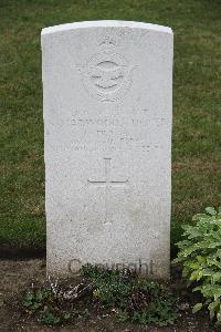 Hanover War Cemetery - Marwood Tucker, Neville